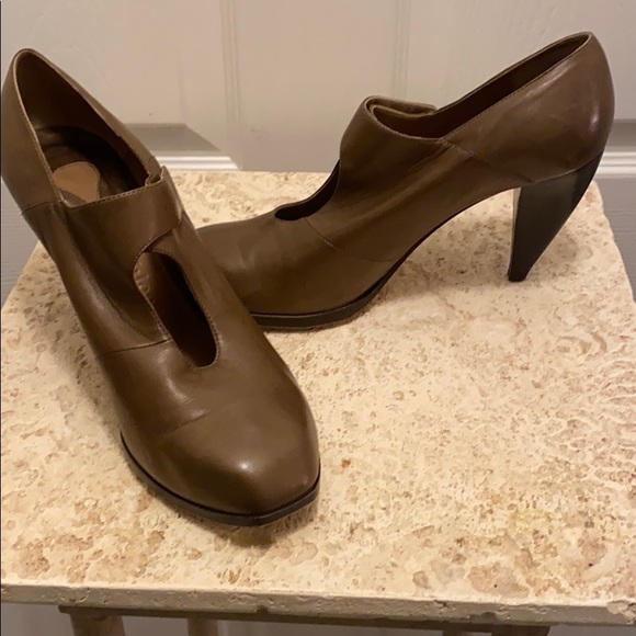 CHLOÉ Leather Round-Toe Pumps Size 9.5 - Picture 4 of 10